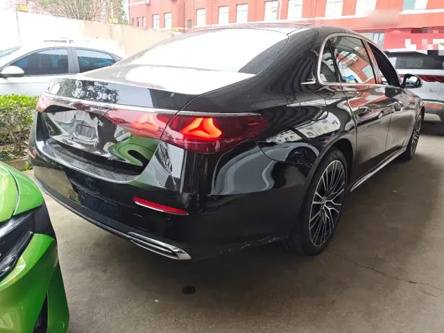 Mercedes-Benz E-Class — Фото автомобиля 6