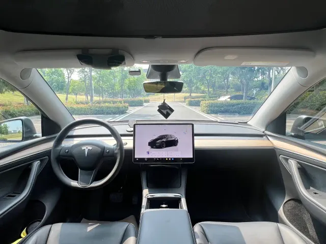 Tesla Model Y — Фото автомобиля 7