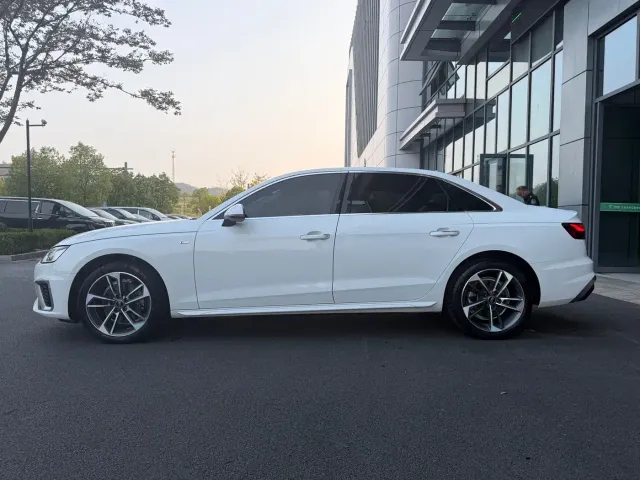Audi A4L — Фото автомобиля 15