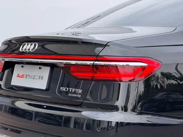 Audi A8 — Фото автомобиля 12
