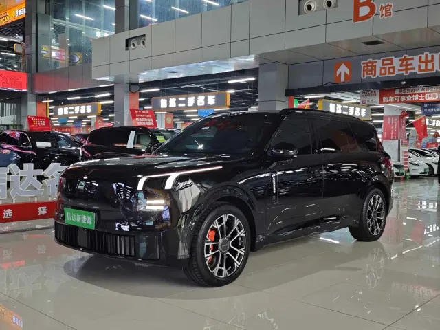 Фотография автомобиля — Lynk & Co 900