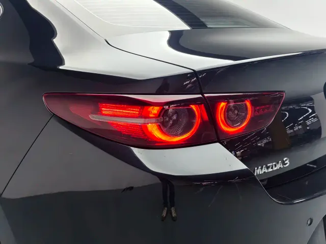Mazda Axela — Фото автомобиля 7
