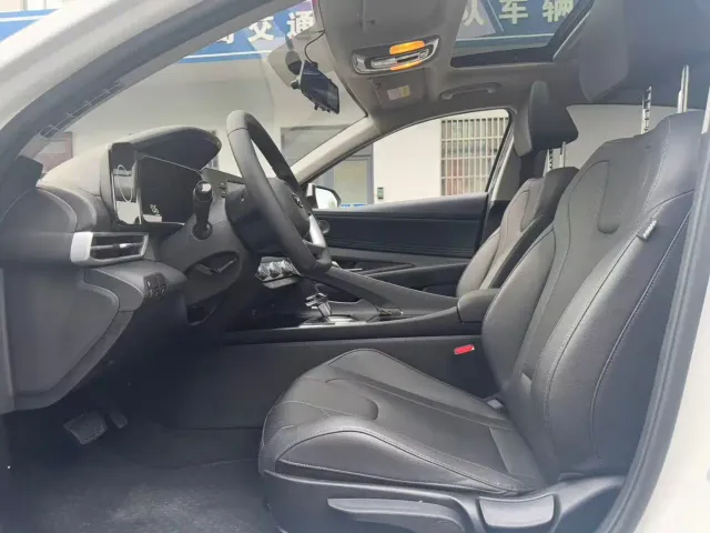 Hyundai Elantra — Фото автомобиля 6