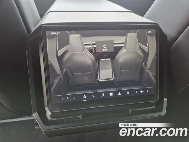 Tesla Cybertruck — Фото автомобиля 12