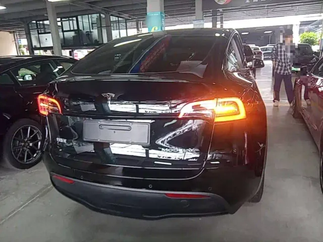 Tesla Model Y — Фото автомобиля 5