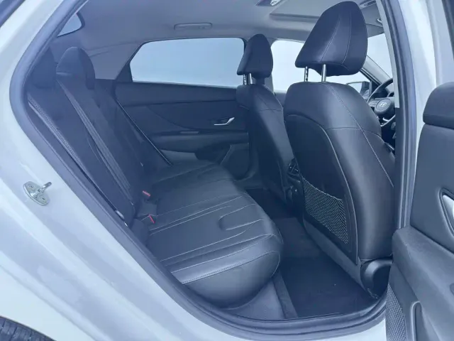 Hyundai Elantra — Фото автомобиля 16