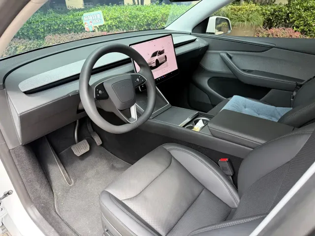 Tesla Model Y — Фото автомобиля 14