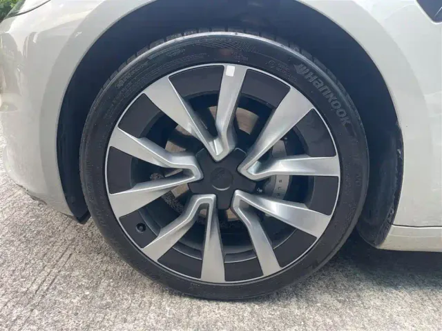Tesla Model 3 — Фото автомобиля 8