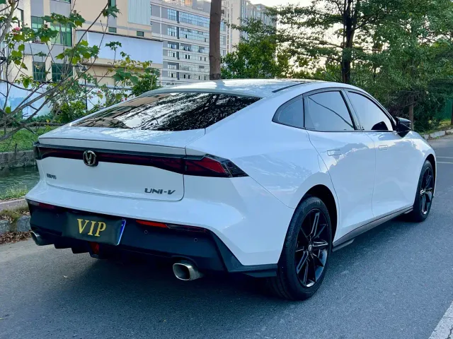 Changan UNI-V — Фото автомобиля 7