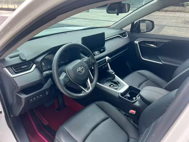 Toyota RAV4 — Фото автомобиля 5