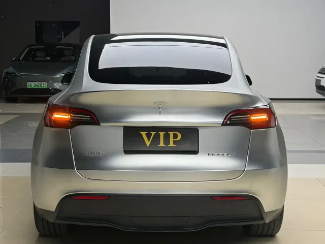 Tesla Model Y — Фото автомобиля 5