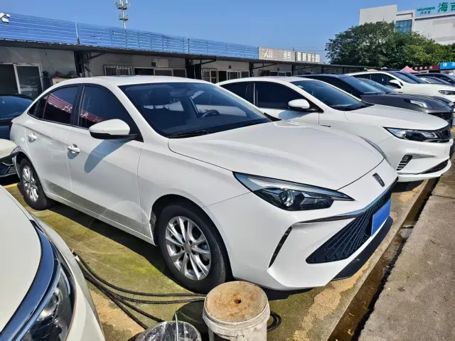 Roewe i5 — Фото автомобиля 3