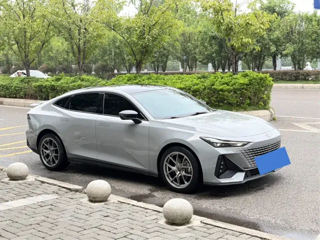Changan Changan UNI-V 2022 1.5T Premium Model — Фото автомобиля 2
