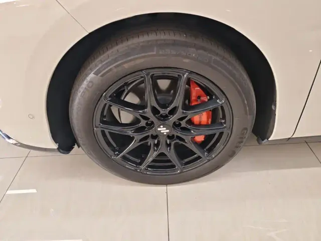 IM Motors LS6 — Фото автомобиля 22