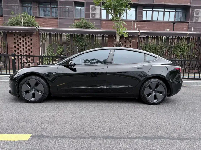 Tesla Model 3 — Фото автомобиля 3