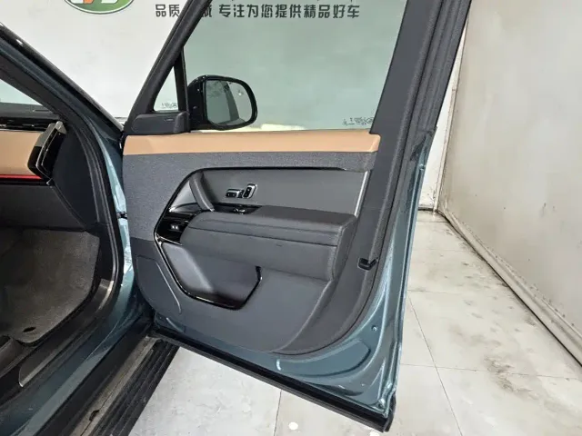 Land Rover Range Rover Sport — Фото автомобиля 27