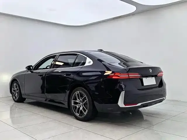 BMW 5 Series — Фото автомобиля 3