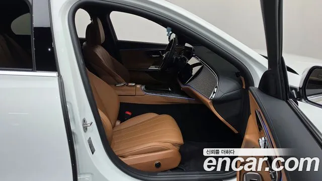 Mercedes-Benz E-Class — Фото автомобиля 26