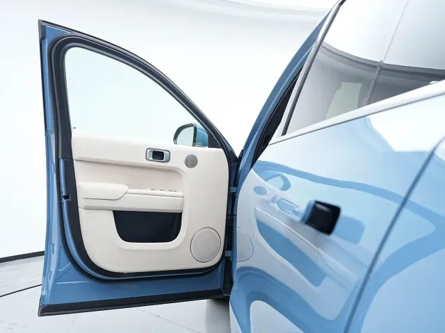 Li Auto L8 — Фото автомобиля 26