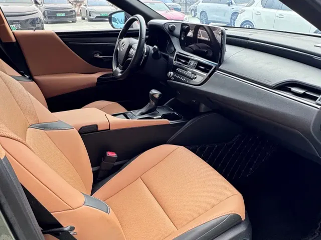Lexus ES — Фото автомобиля 12