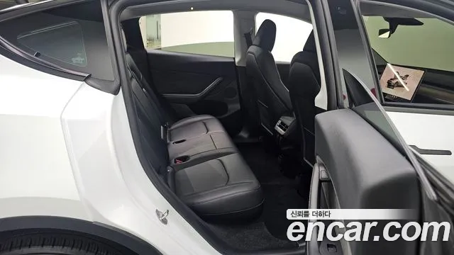 Tesla Model Y — Фото автомобиля 16