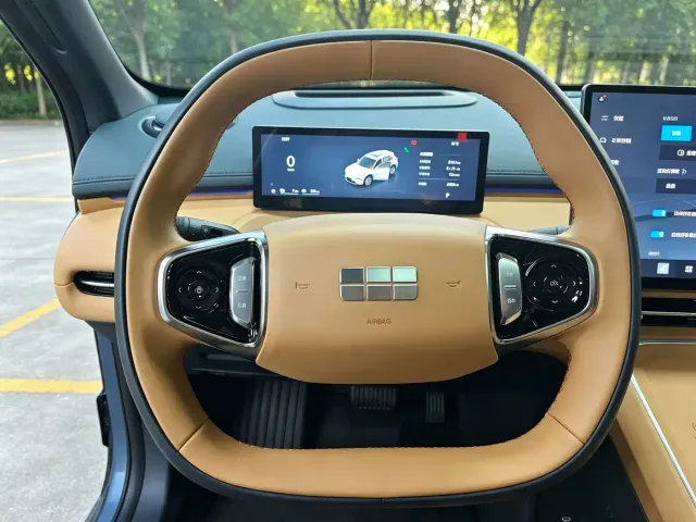 Geely Galaxy Starship 7 EM-i — Фото автомобиля 13