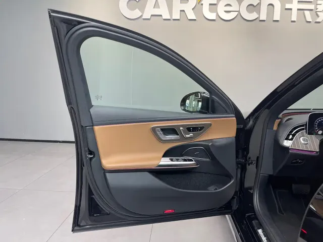 Mercedes-Benz E-Class — Фото автомобиля 21