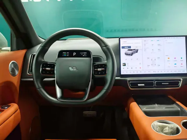 Li Auto L9 — Фото автомобиля 9