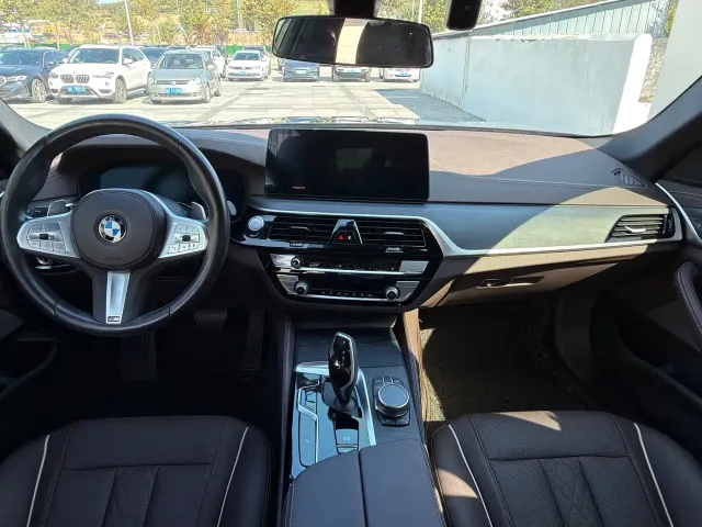 BMW 5 Series — Фото автомобиля 9