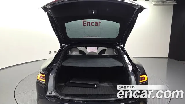 Tesla Model S — Фото автомобиля 20