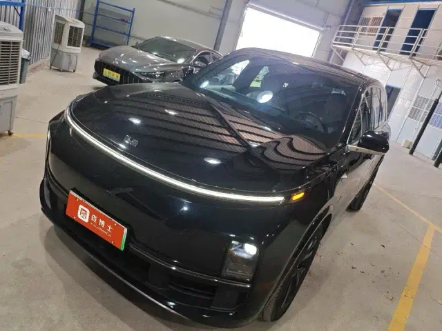 Li Auto L8 — Фото автомобиля 3