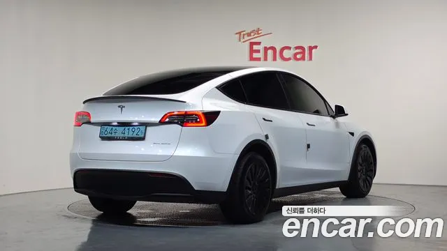 Tesla Model Y — Фото автомобиля 2