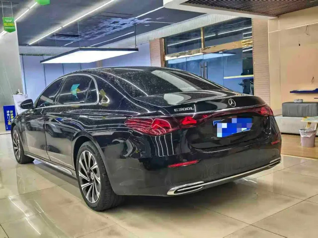 Mercedes-Benz E-Class — Фото автомобиля 9