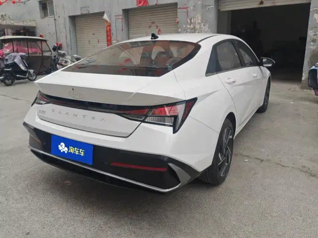 Hyundai Elantra — Фото автомобиля 3