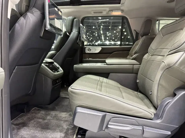 Lincoln Navigator — Фото автомобиля 12