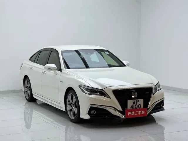 Toyota Crown — Фото автомобиля 3