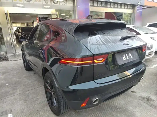 Jaguar E-PACE — Фото автомобиля 4