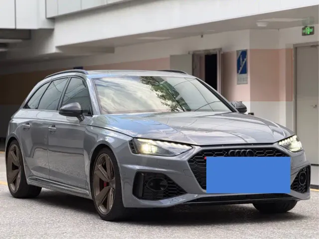 Audi RS 4 — Фото автомобиля 3