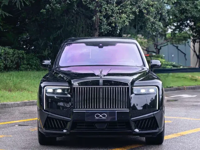 Rolls-Royce Cullinan — Фото автомобиля 2