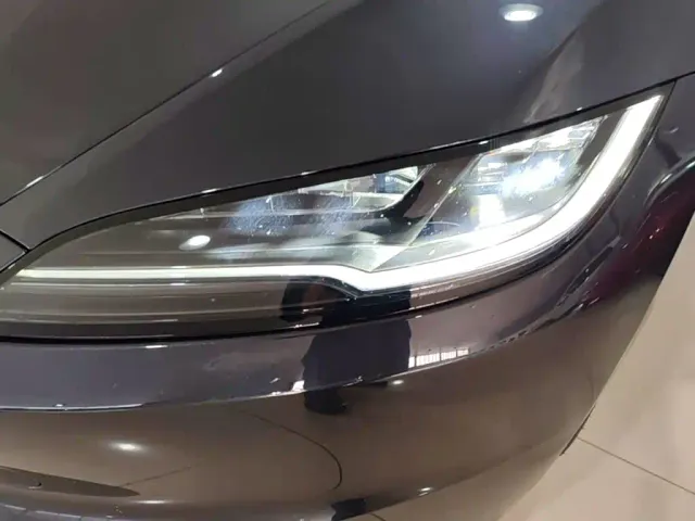 Tesla Model 3 — Фото автомобиля 23