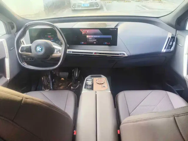 BMW iX — Фото автомобиля 12