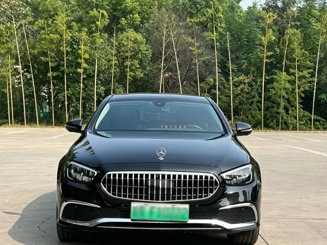 Mercedes-Benz E-Class — Фото автомобиля 2