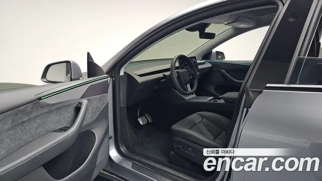 Tesla Model Y — Фото автомобиля 15