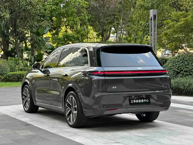 Li Auto L8 — Фото автомобиля 8