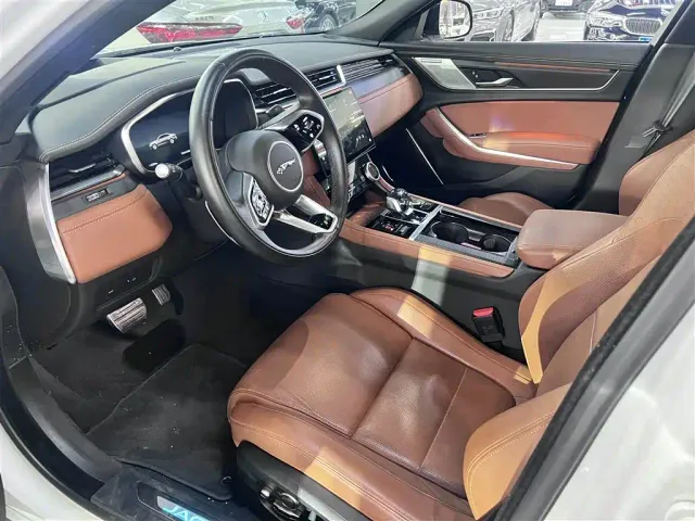 Jaguar XFL — Фото автомобиля 6