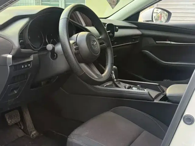 Mazda Axela — Фото автомобиля 4