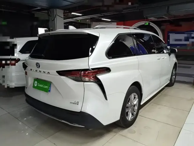 Toyota Sienna — Фото автомобиля 6