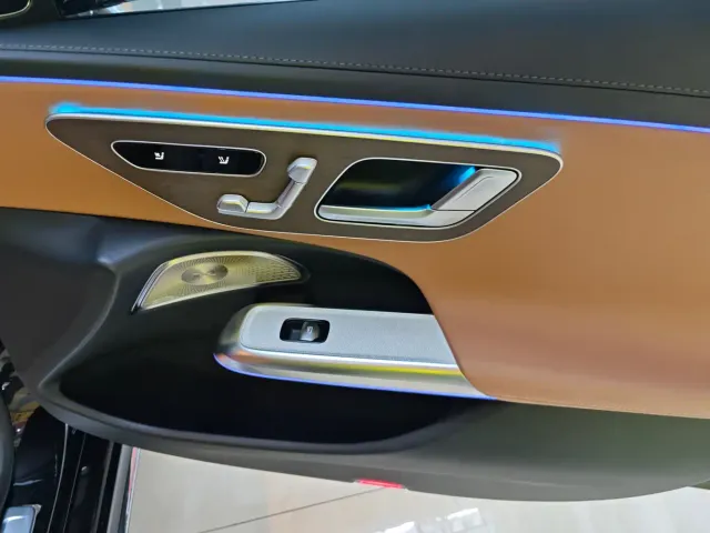 Mercedes-Benz E-Class — Фото автомобиля 7