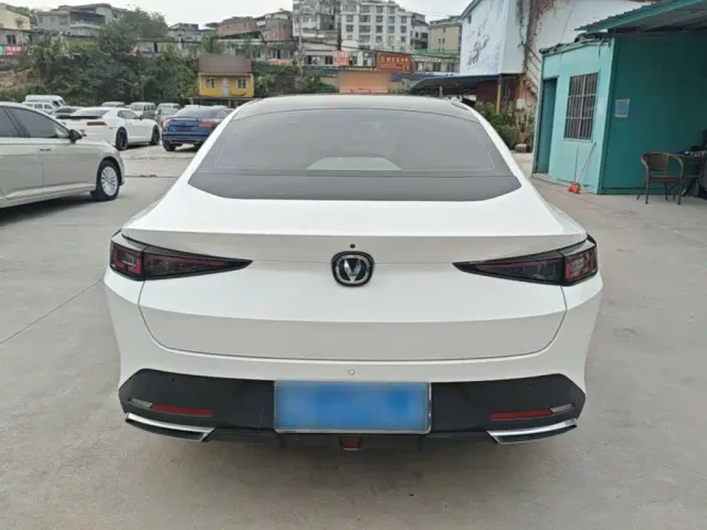 Changan Eado — Фото автомобиля 5