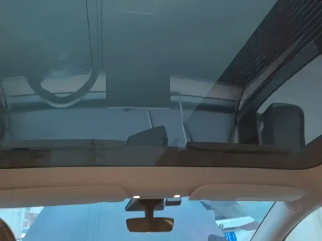 Tesla Model Y — Фото автомобиля 17